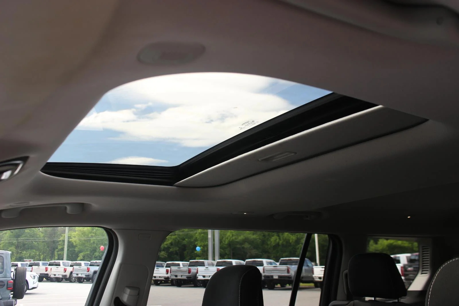Used 2022 Gray Jeep Laredo image 31