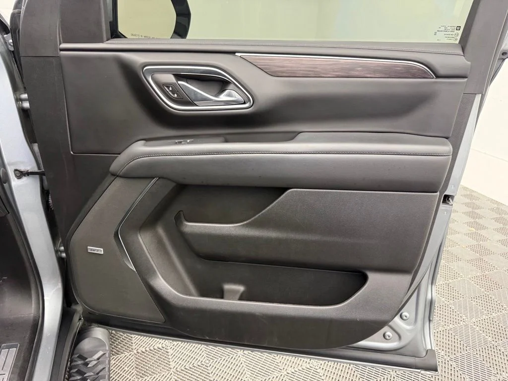 Used 2023 Gray Chevrolet Z71 image 39