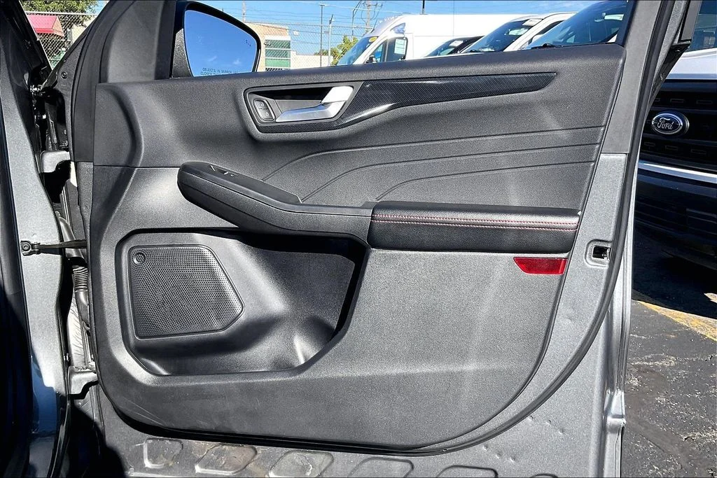 Used 2025 Gray Ford ST-Line image 23