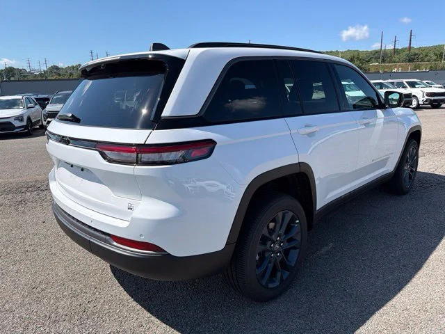 New 2026 White Jeep  image 3