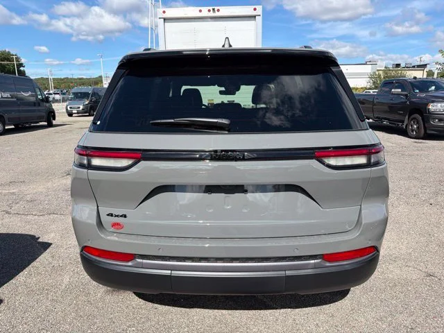 New 2027 Gray Jeep Limited image 4