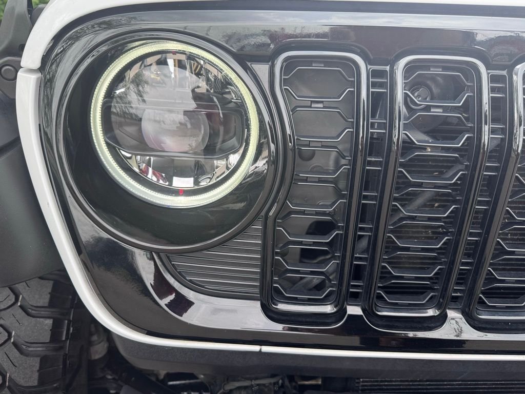Used 2024 White Jeep Sport image 12