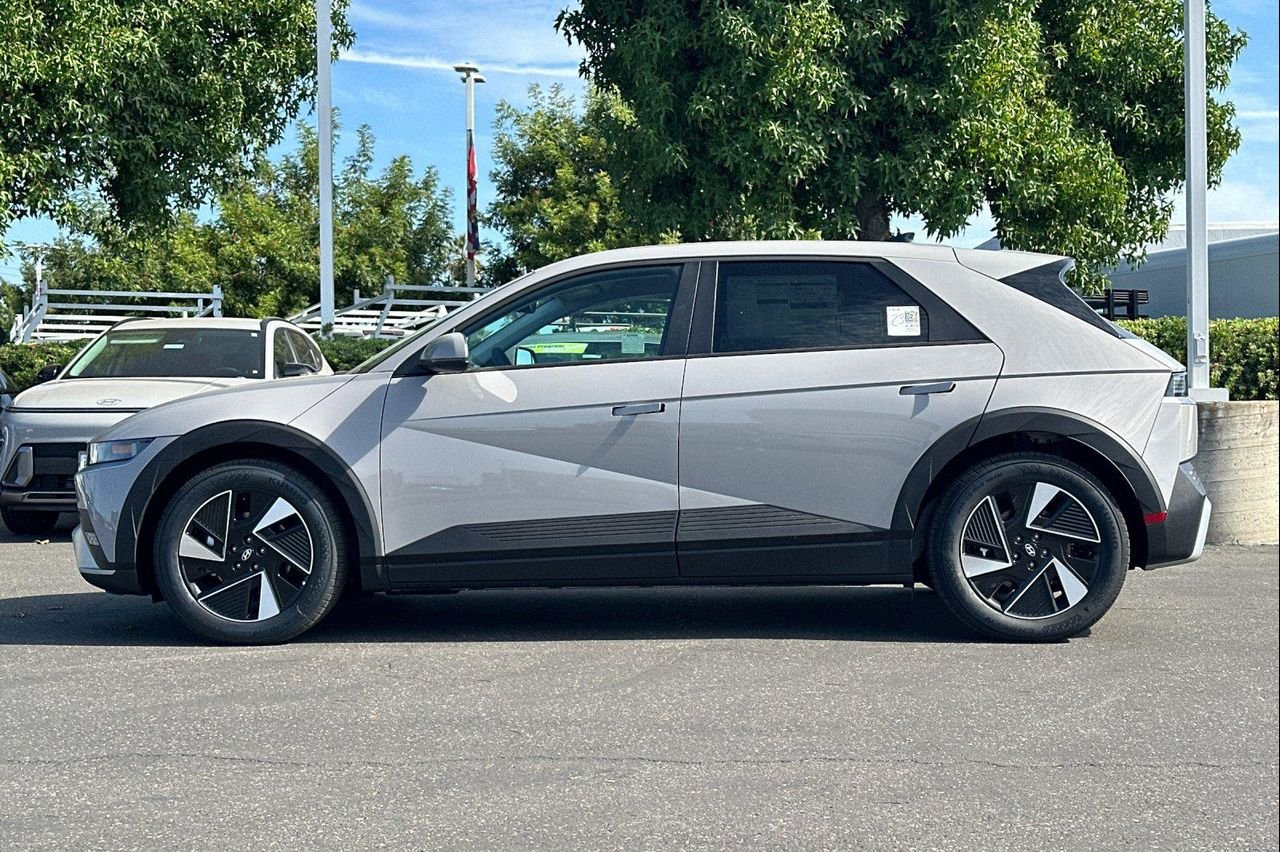 New 2026 Cyber Gray Hyundai SEL image 7