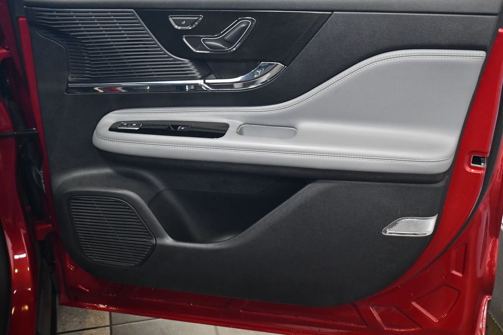 Used 2022 Red Lincoln Standard image 32