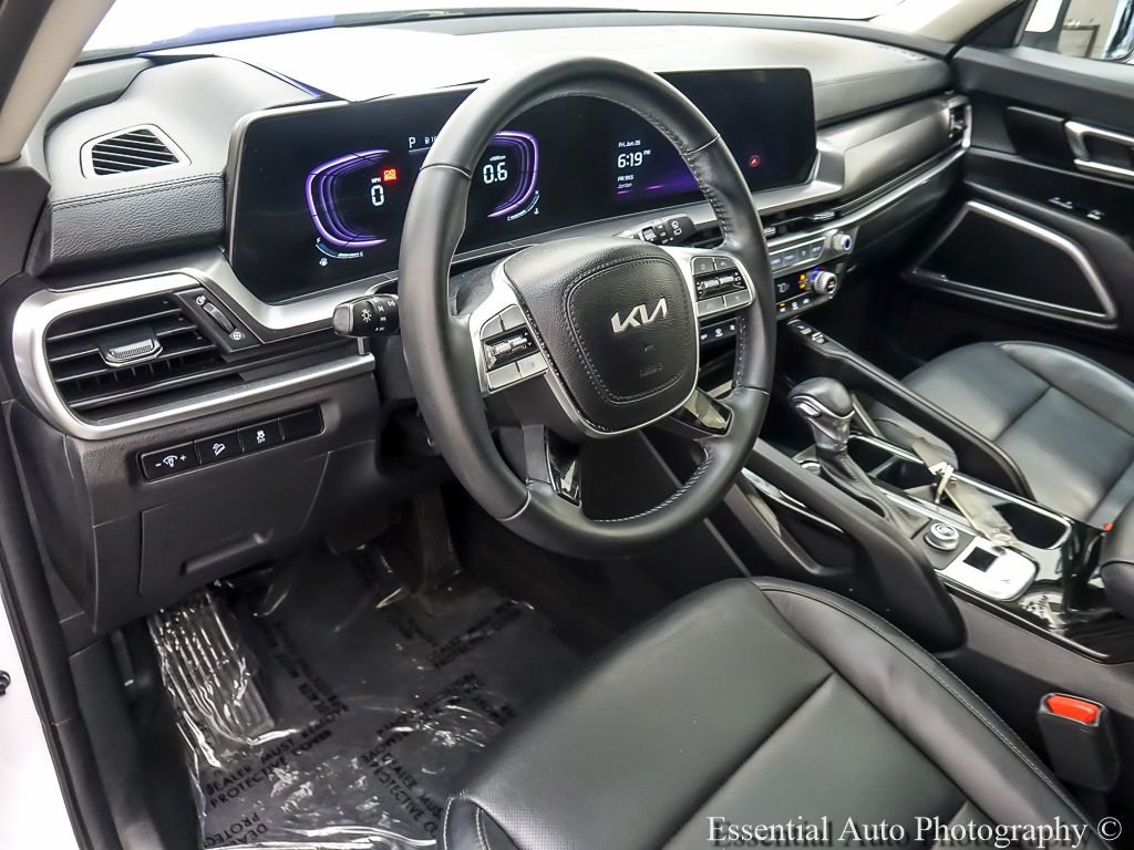 Certified Used 2023 White Pearl Kia S image 10