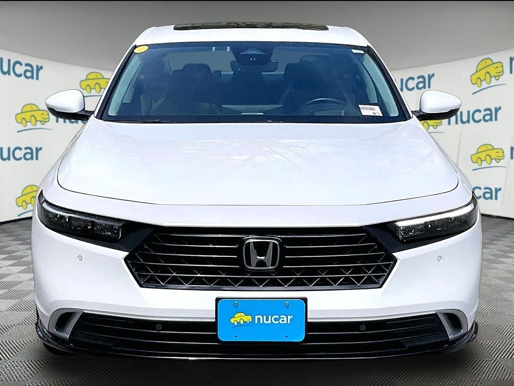 Used 2025 White Honda Touring image 2