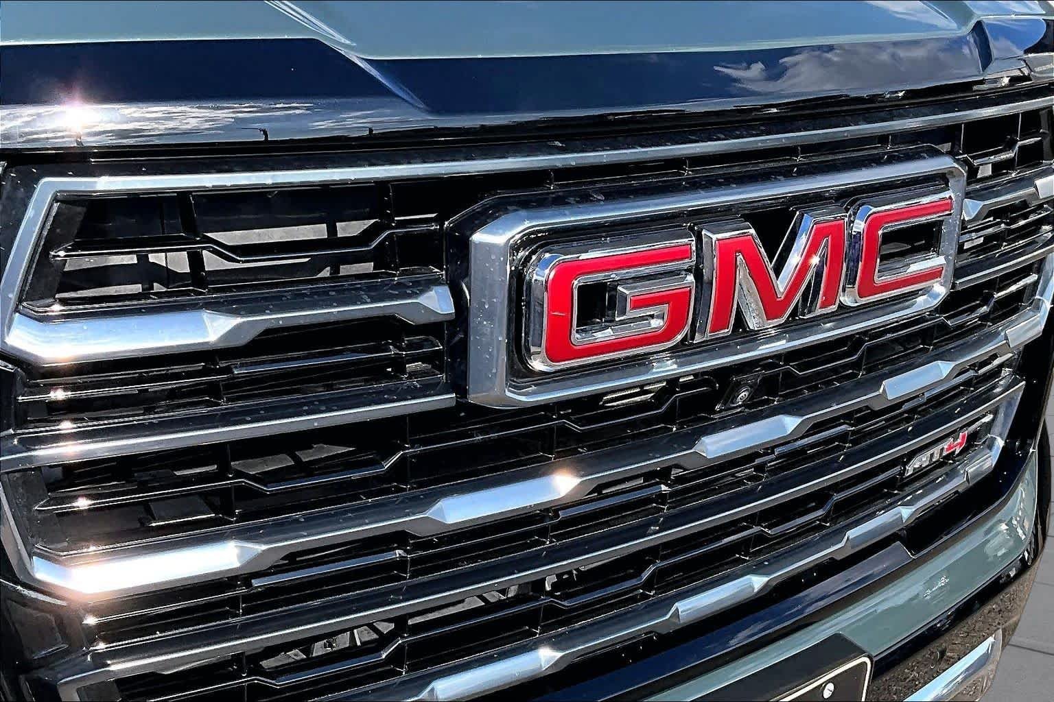 Used 2025 Midnight Pine GMC AT4 image 32