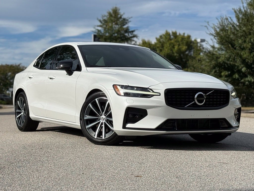 2022 Volvo S60 Momentum