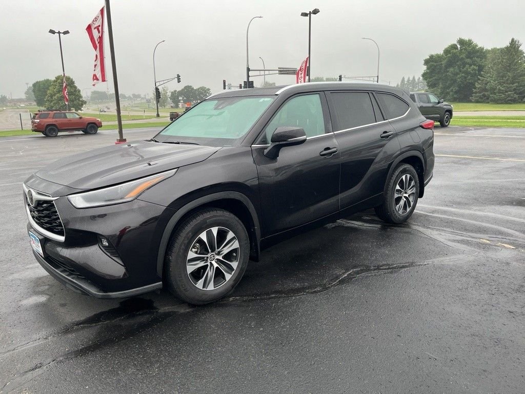 2021 Toyota Highlander XLE 4x4 V6's photo