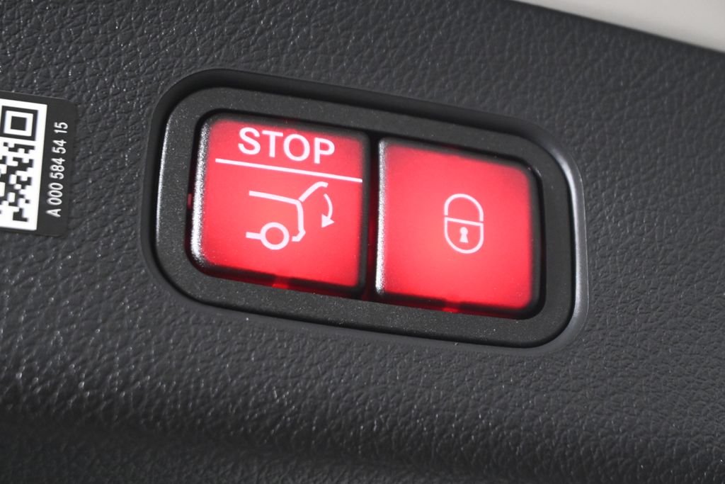 Used 2026 Polar White Mercedes-Benz GLC 300 image 36