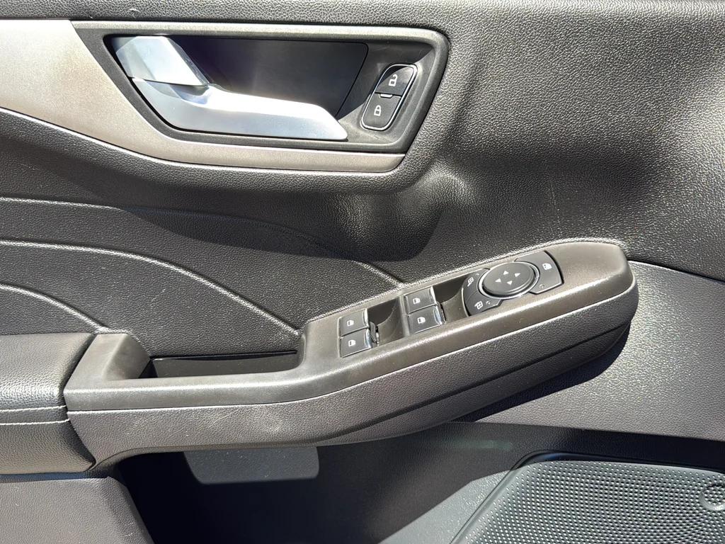 Used 2021 White Ford SE image 27