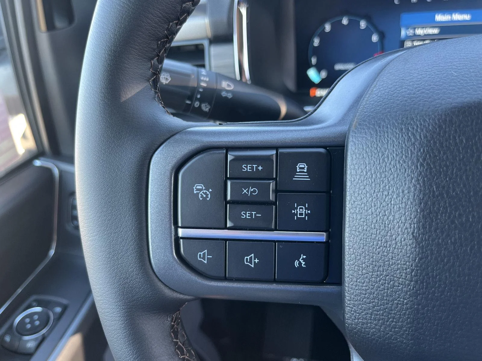 New 2026 Oxford White Ford LARIAT image 20