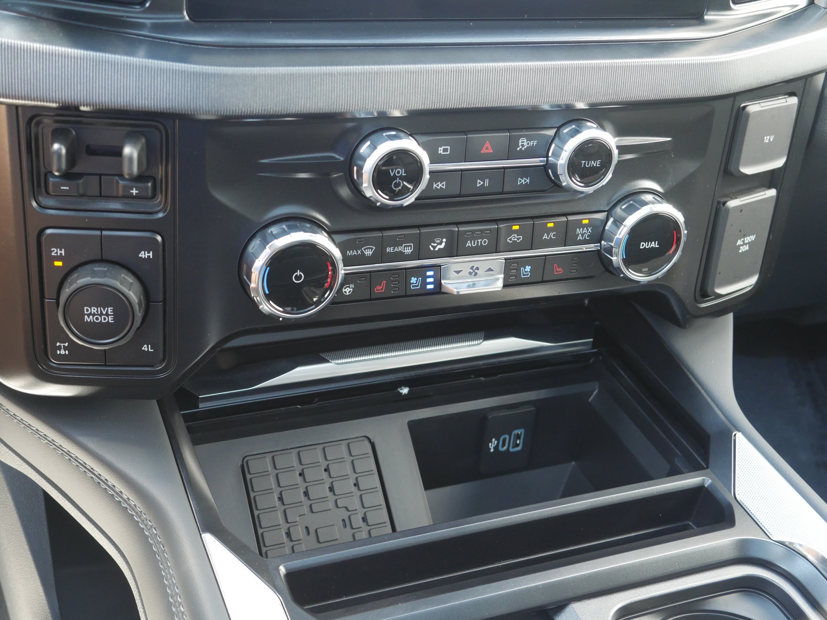 New 2026 Carbonized Gray Metallic Ford F-350® Platinum® image 18