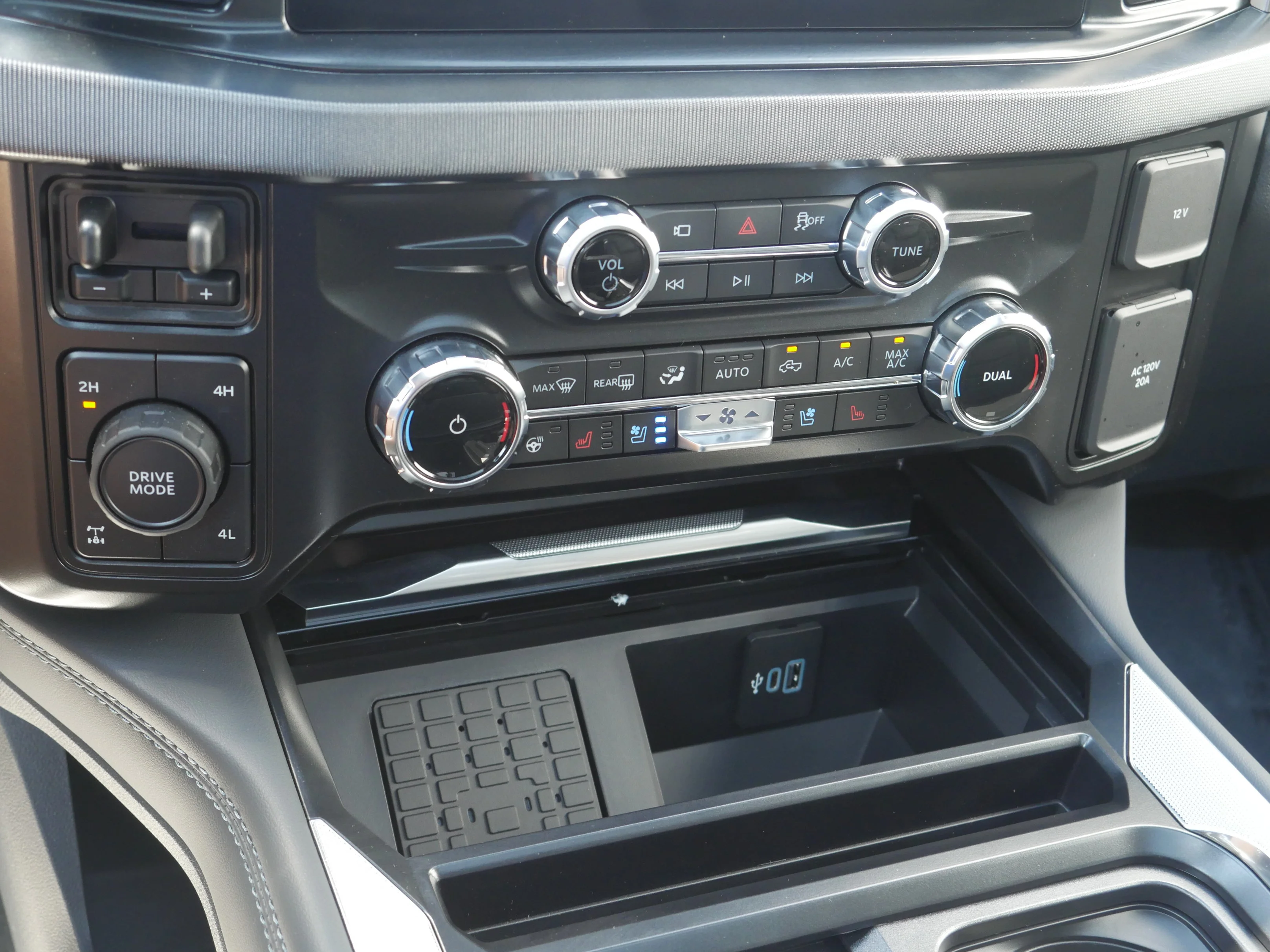 New 2026 Carbonized Gray Metallic Ford Platinum image 18