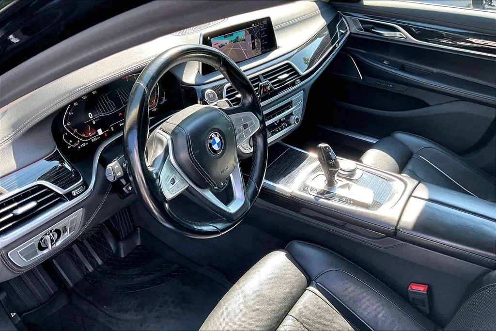Used 2022 Black BMW 740i image 13