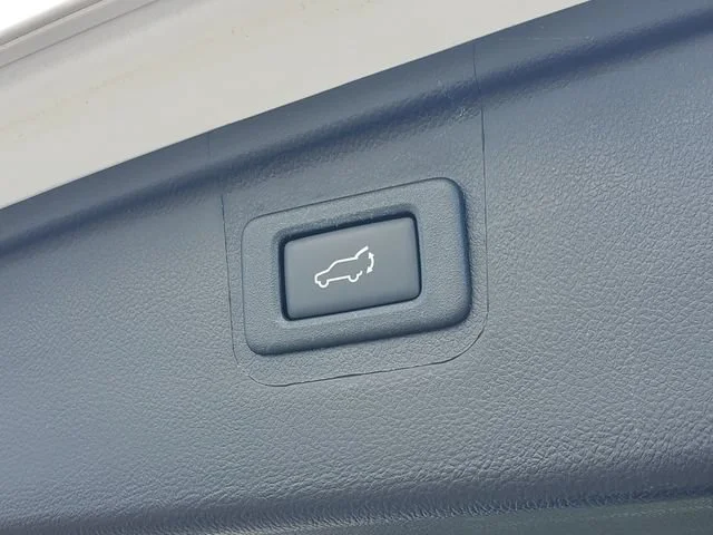 Used 2018 Crystal White P Subaru Premium image 29