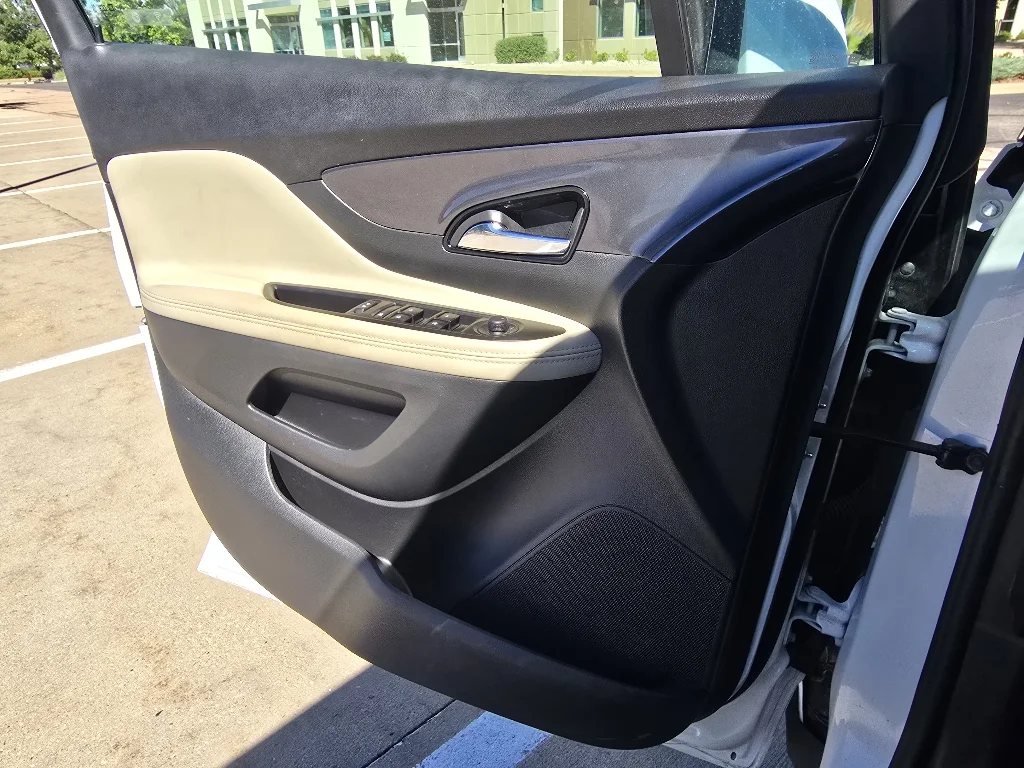 Used 2022 Summit White Buick Preferred image 17