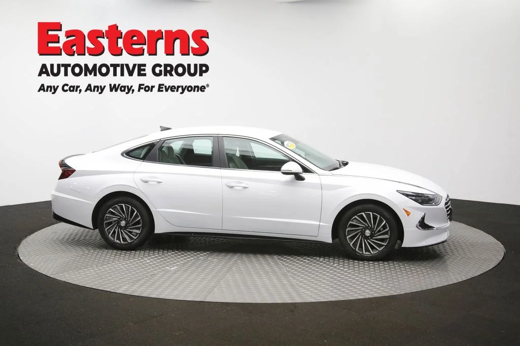 Used 2023 White Hyundai SEL image 45