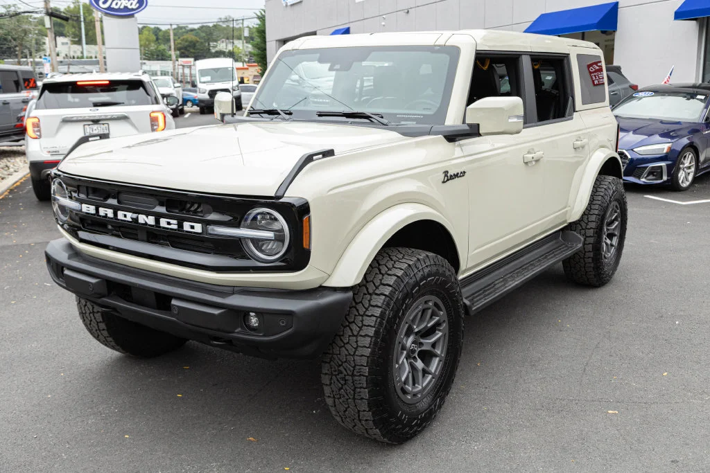Used 2025 Beige Ford Outer Banks image 2