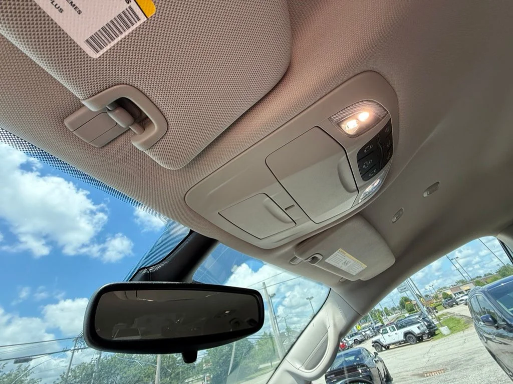 Used 2023 Silver Chrysler Touring L image 22