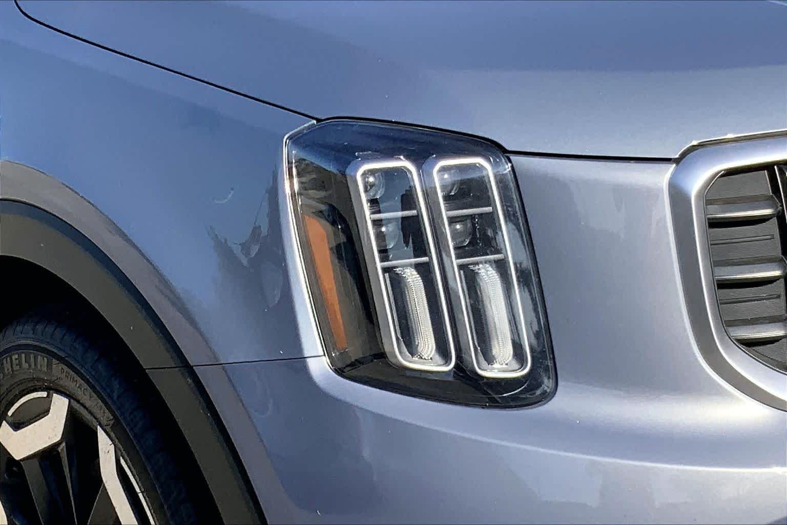 Used 2025 Everlasting Silver Kia S image 24