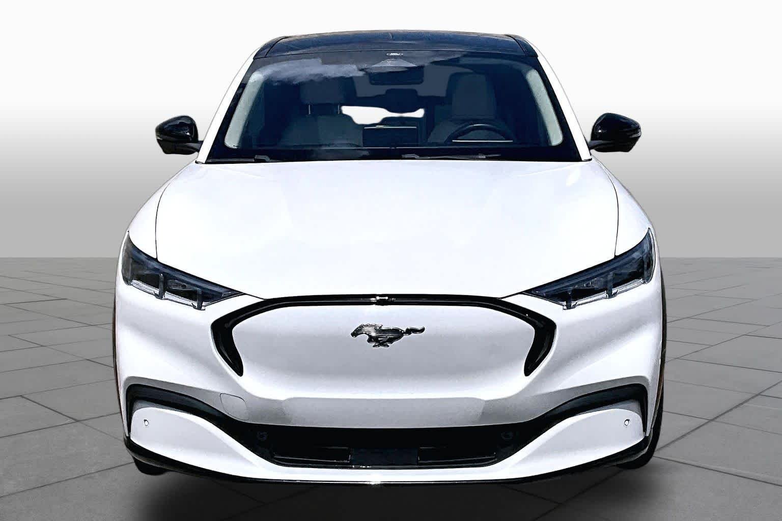 Used 2023 Star White Ford Premium image 3