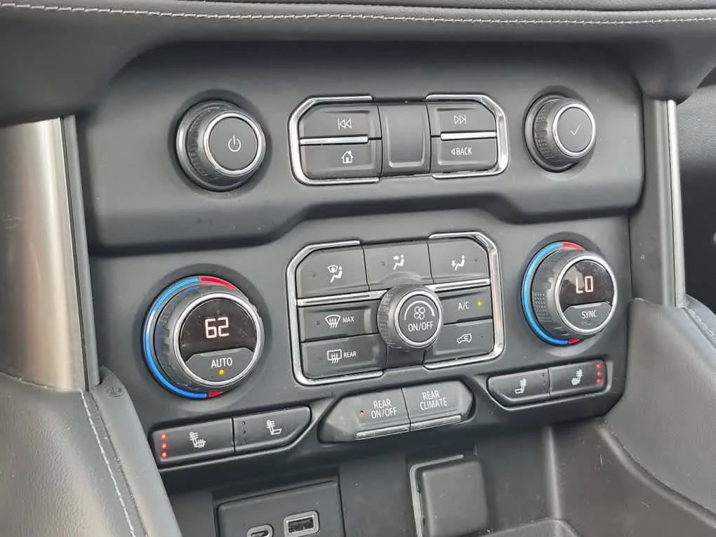 Used 2021 Midnight Blue Metallic Chevrolet LT image 18