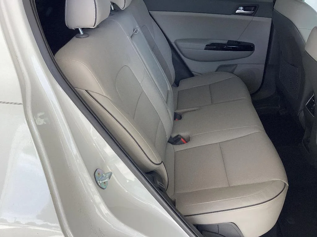 Used 2019 Snow White Pearl Kia EX image 18