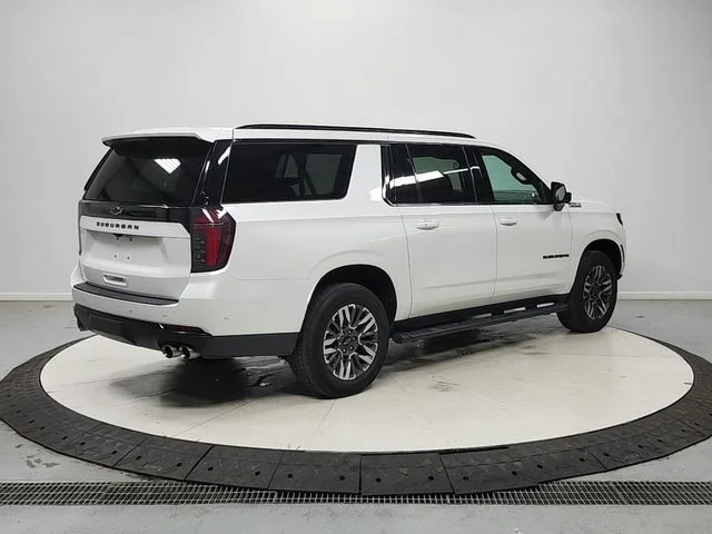 Used 2025 White Chevrolet Z71 image 8
