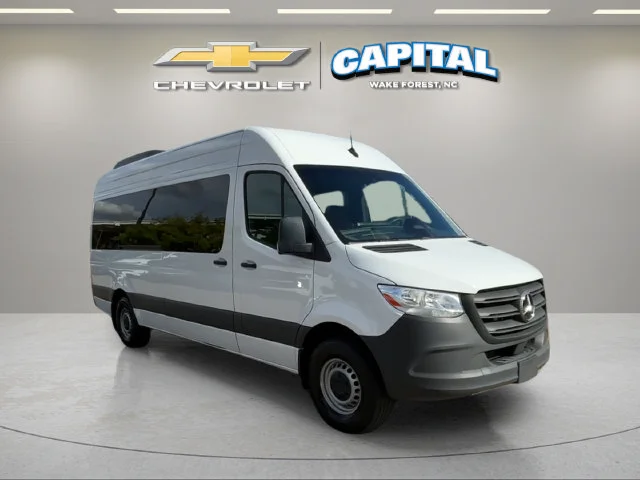 Used 2025  Mercedes-Benz NA image 14