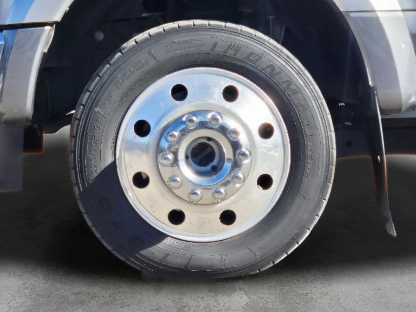 Used 2022 Iconic Silver/Carbonized Gray Ford Lariat image 8
