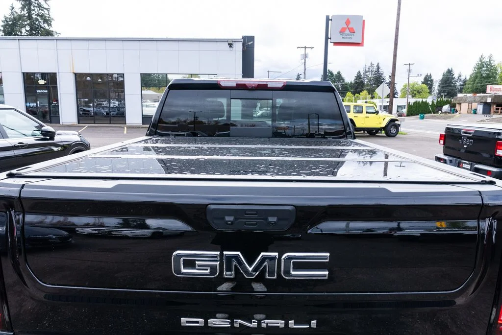 Used 2025 Black GMC Denali Ultimate image 7