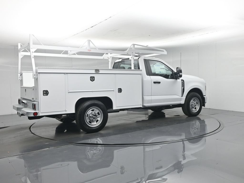 2026 Ford F-350 Super Duty Chassis Cab XL - Photo 29