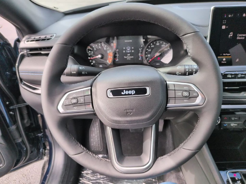 New 2026 Fathom Blue Pearl-Coat Exterior Paint Jeep Latitude image 22