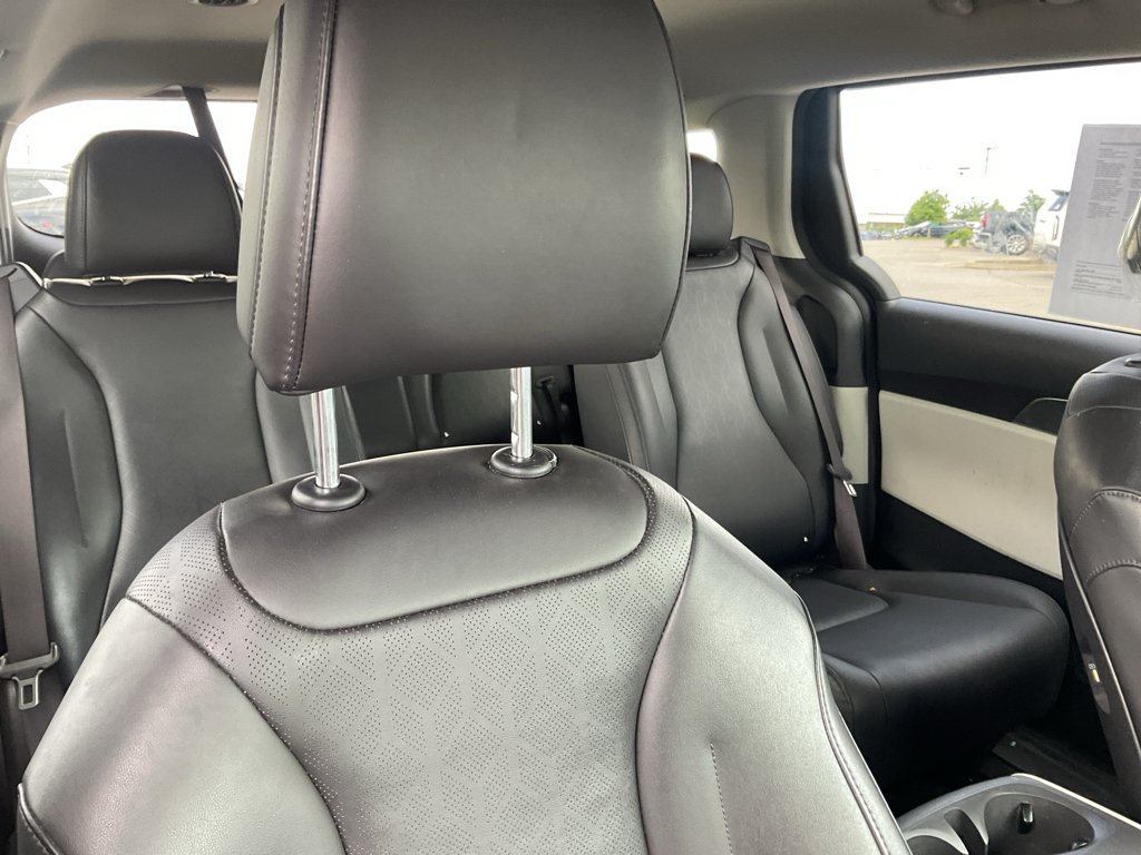 Used 2022 Deep Chroma Blue Kia LXS image 11