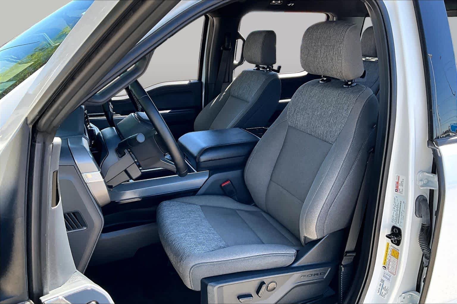 Used 2024 Oxford White Clearcoat Ford XLT image 8