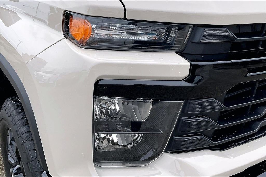 Used 2026 Tan Chevrolet Custom image 33