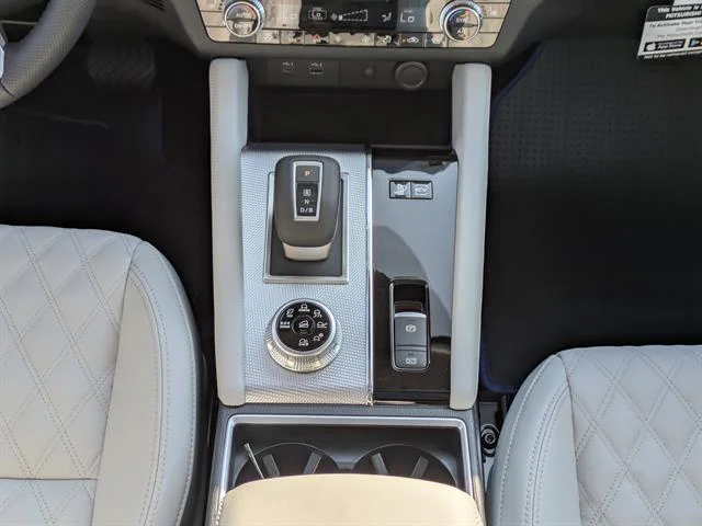 2025 Mitsubishi Outlander Plug-in Hybrid SEL - Photo 18