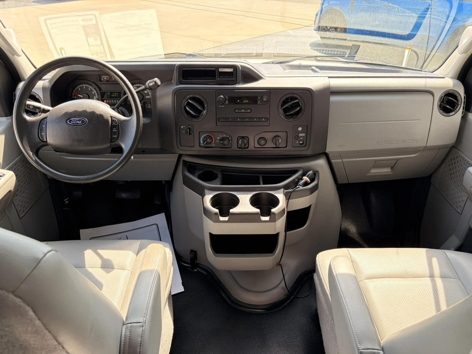 Used 2013 White Ford  image 17