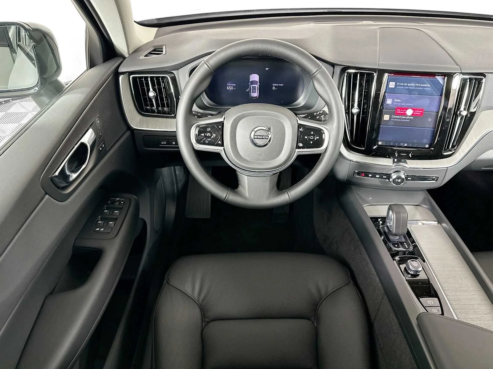 Certified Used 2025 Vapour Grey Volvo Plus image 20