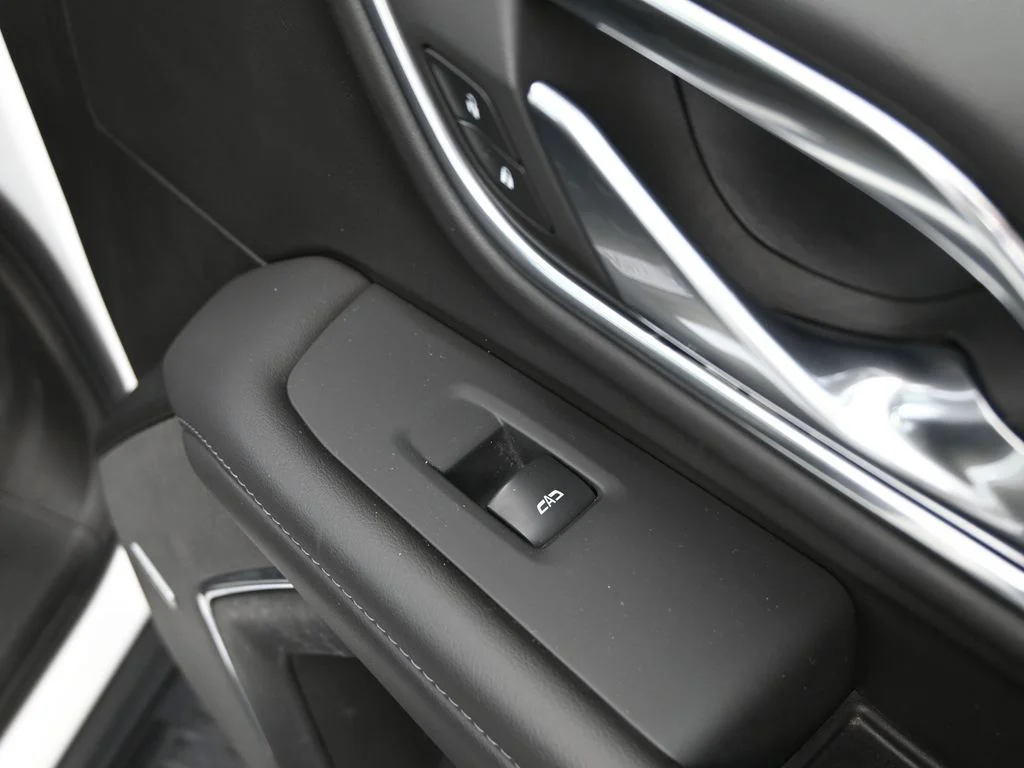 Used 2023 White Chevrolet Z71 image 56