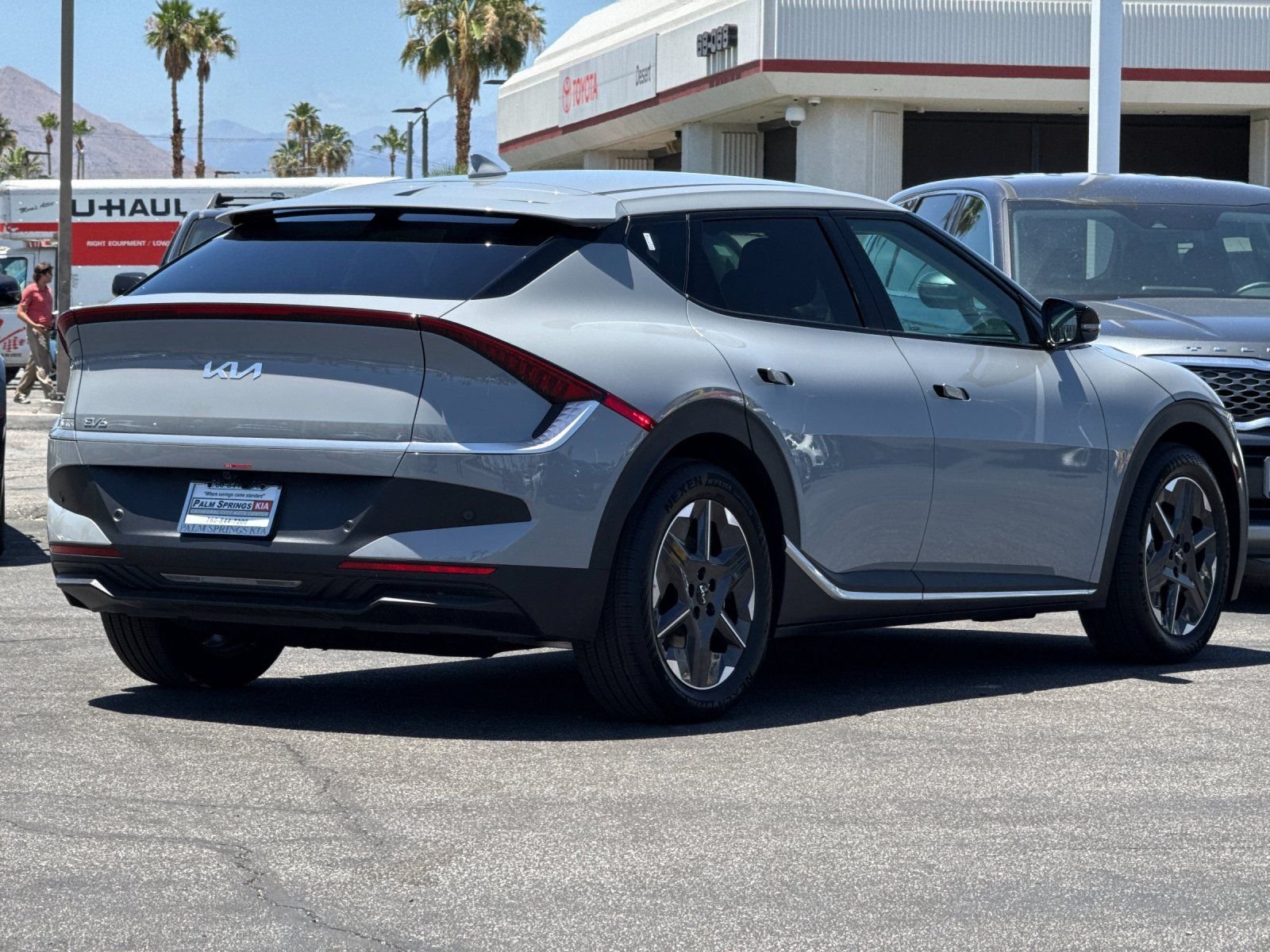 New 2026 Wolf Gray Kia LIGHT image 3
