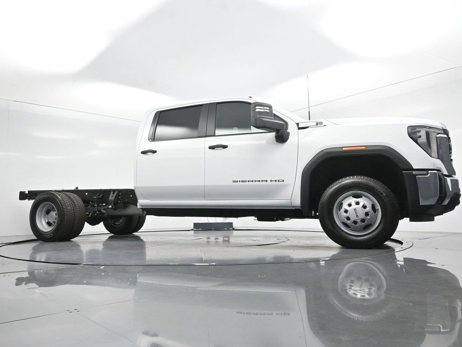 Used 2026 Summit White GMC Pro image 41