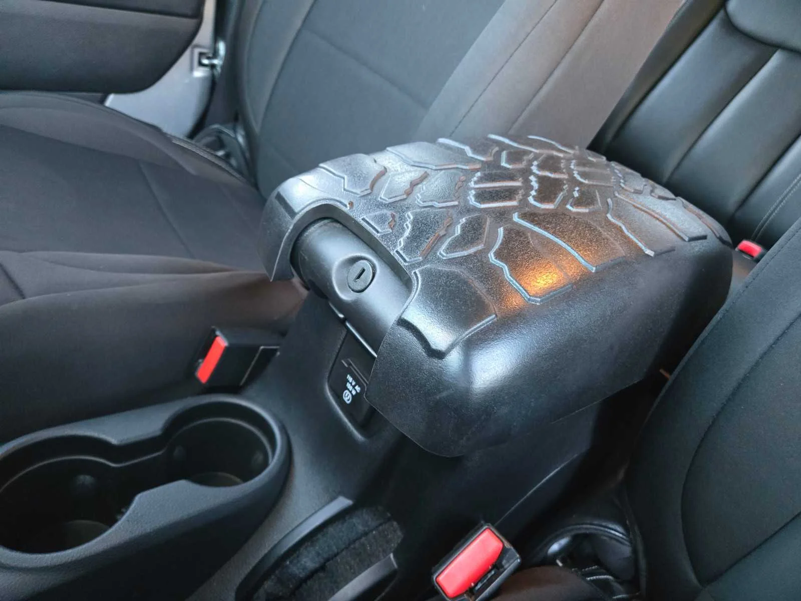 Used 2014  Jeep Rubicon image 19