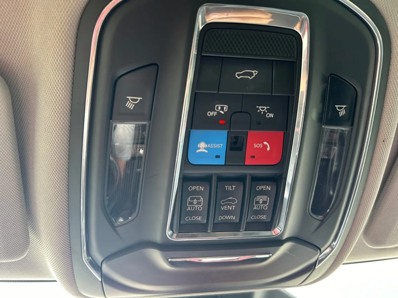 Used 2021  Jeep Limited image 15