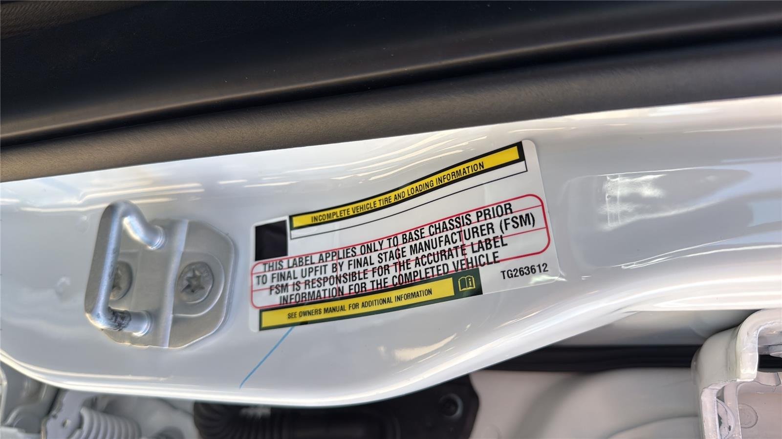 New 2026 Bright White Clear-Coat Exterior Paint RAM Tradesman image 13