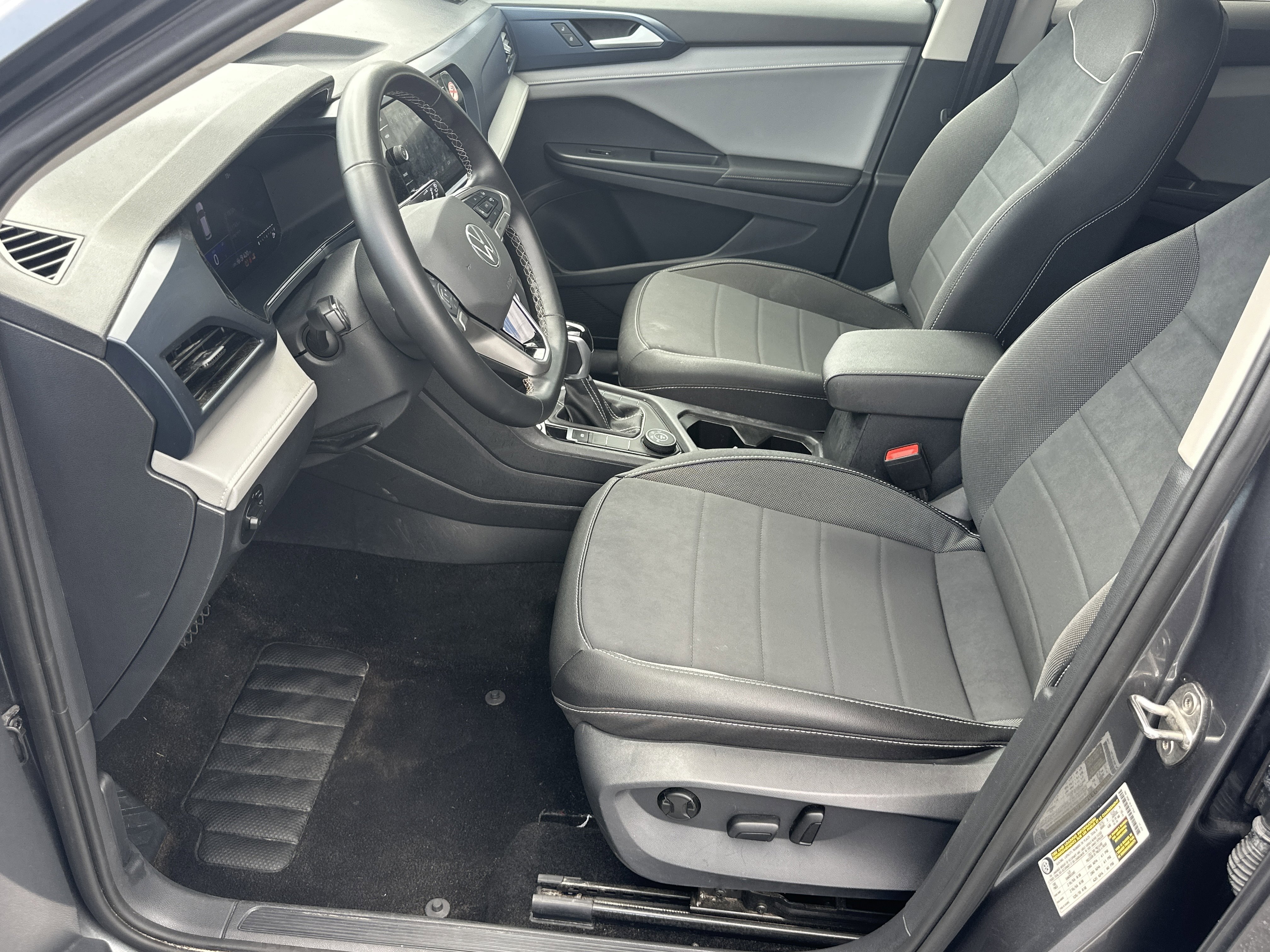 Used 2024 Black Volkswagen SE image 10