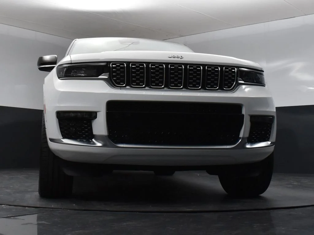 Used 2024 White Jeep Summit image 34