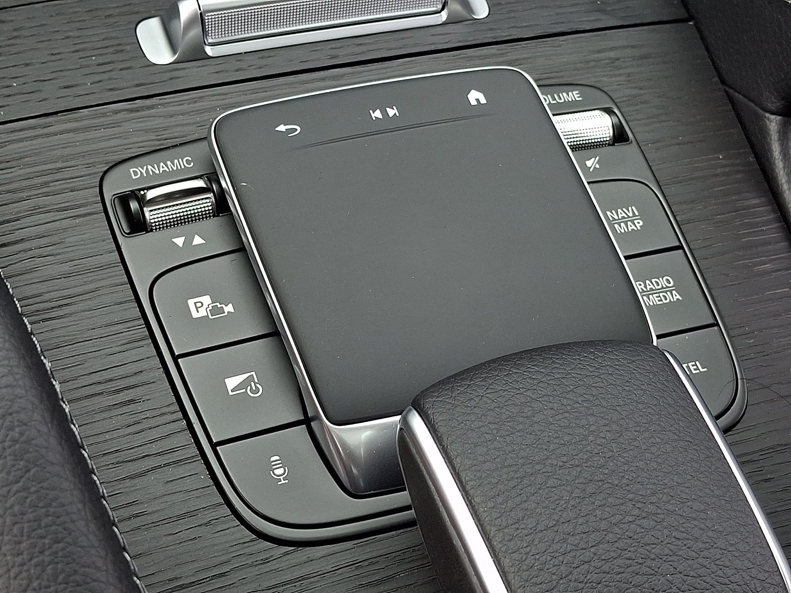 New 2027 Obsidian Black Metallic Mercedes-Benz GLE 450 image 19