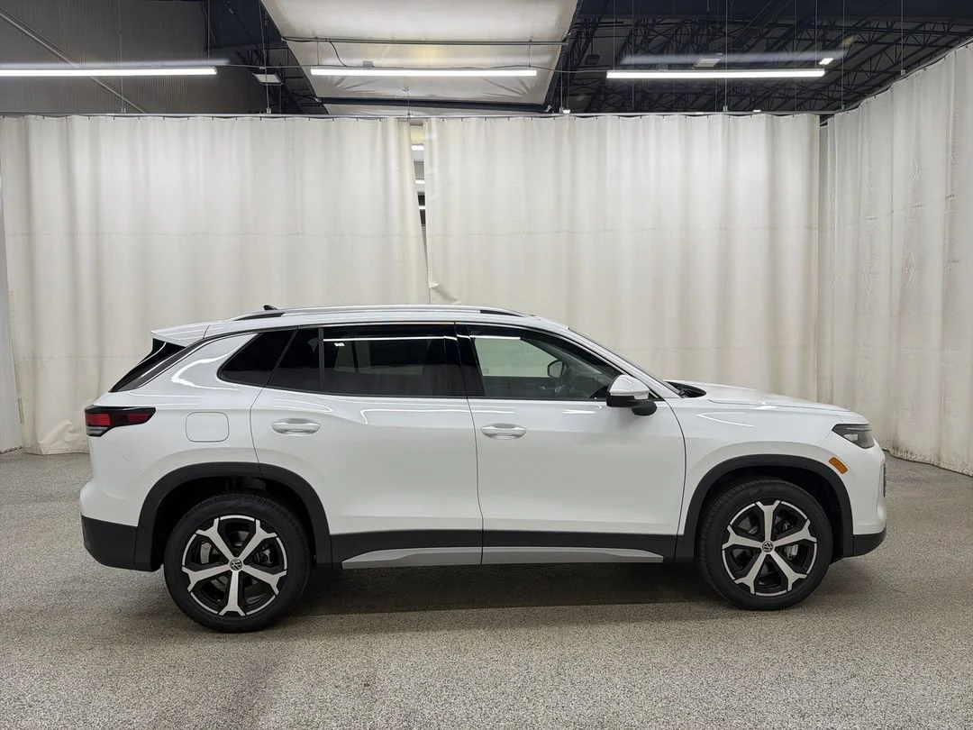 New 2026 Pure White Volkswagen SE image 5